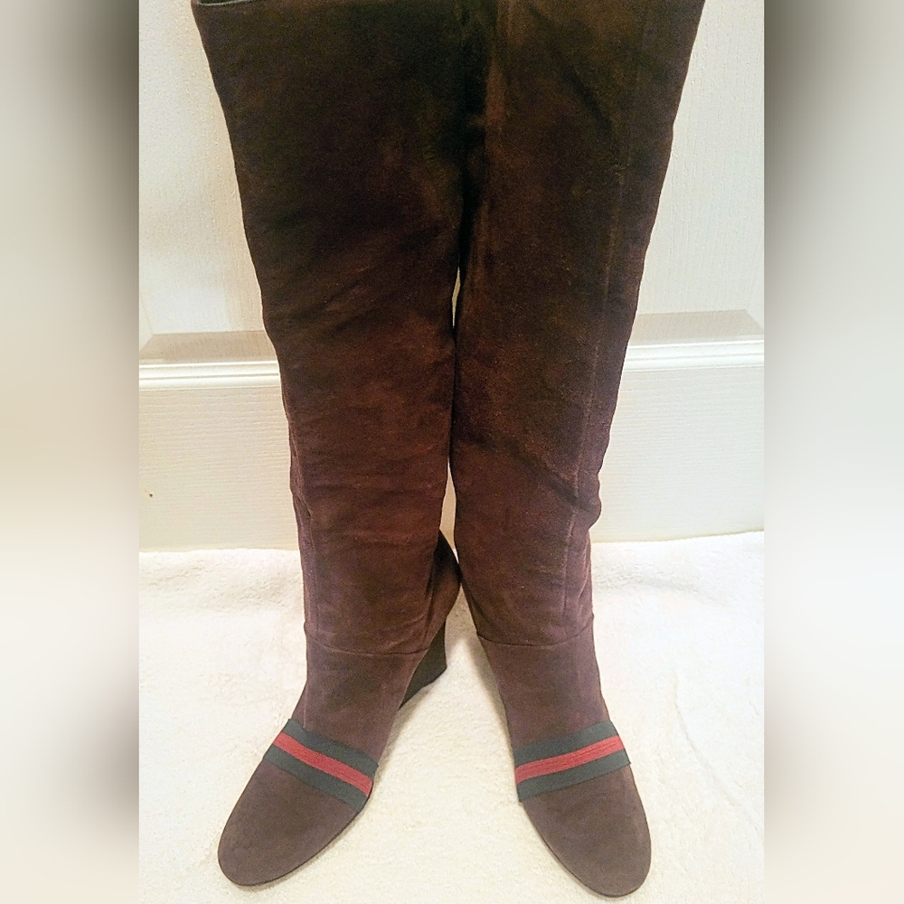 Elegant GUCCI Signature Chocolate Brown Suede Wedge Boots.